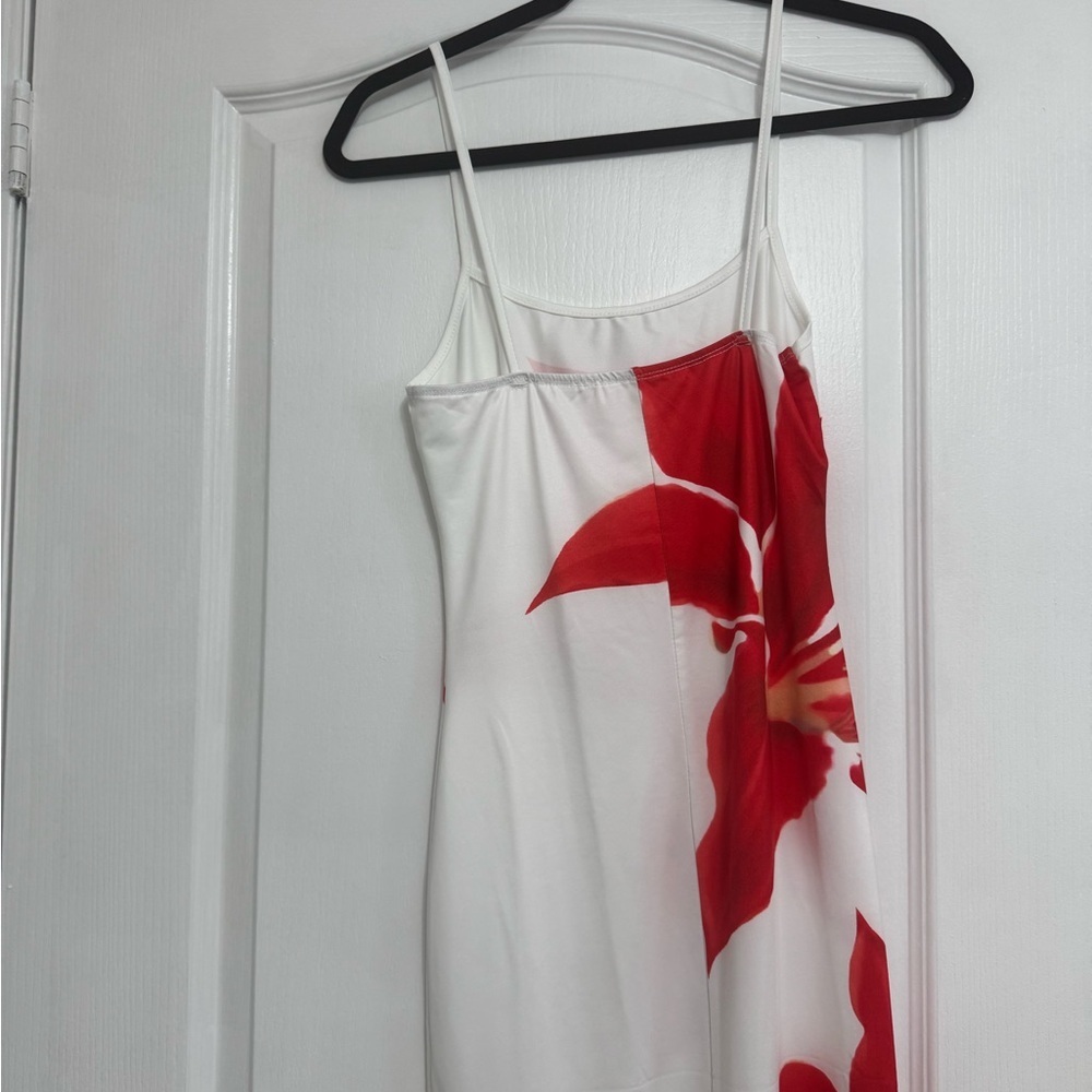 Commense Red and White Floral Body con Dress - Picture 5 of 8